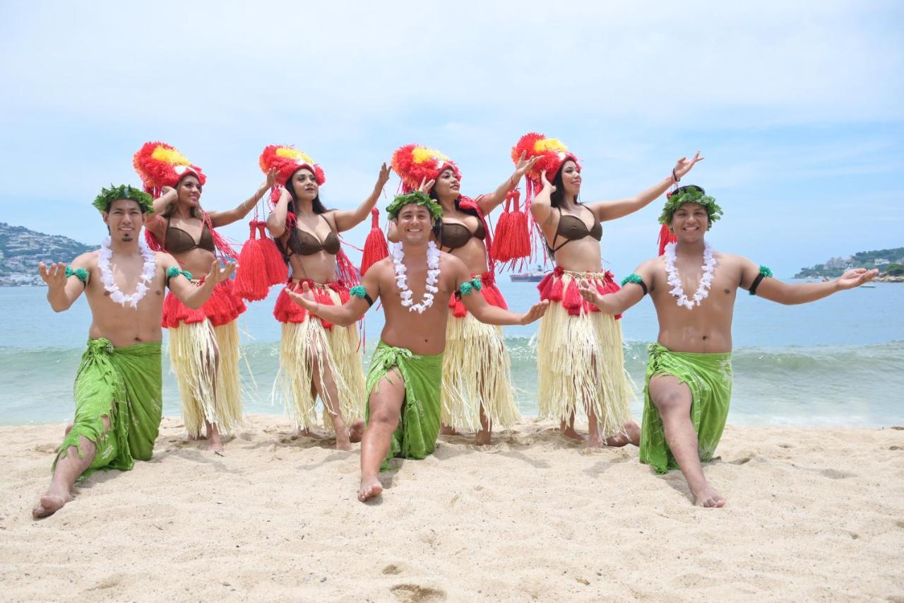 Ritz Acapulco All Inclusive エクステリア 写真 Luau dancers in Hawaii
