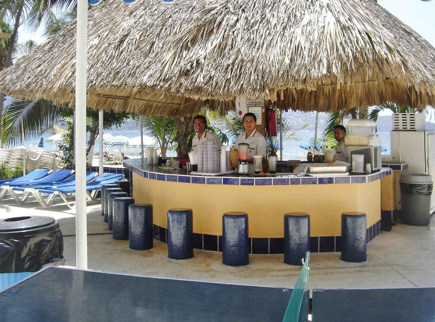 Ritz Acapulco All Inclusive エクステリア 写真 A poolside bar in a resort