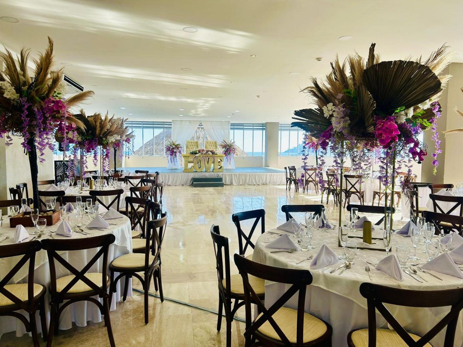 Ritz Acapulco All Inclusive エクステリア 写真 A wedding reception at the Four Seasons Hotel, Mexico City