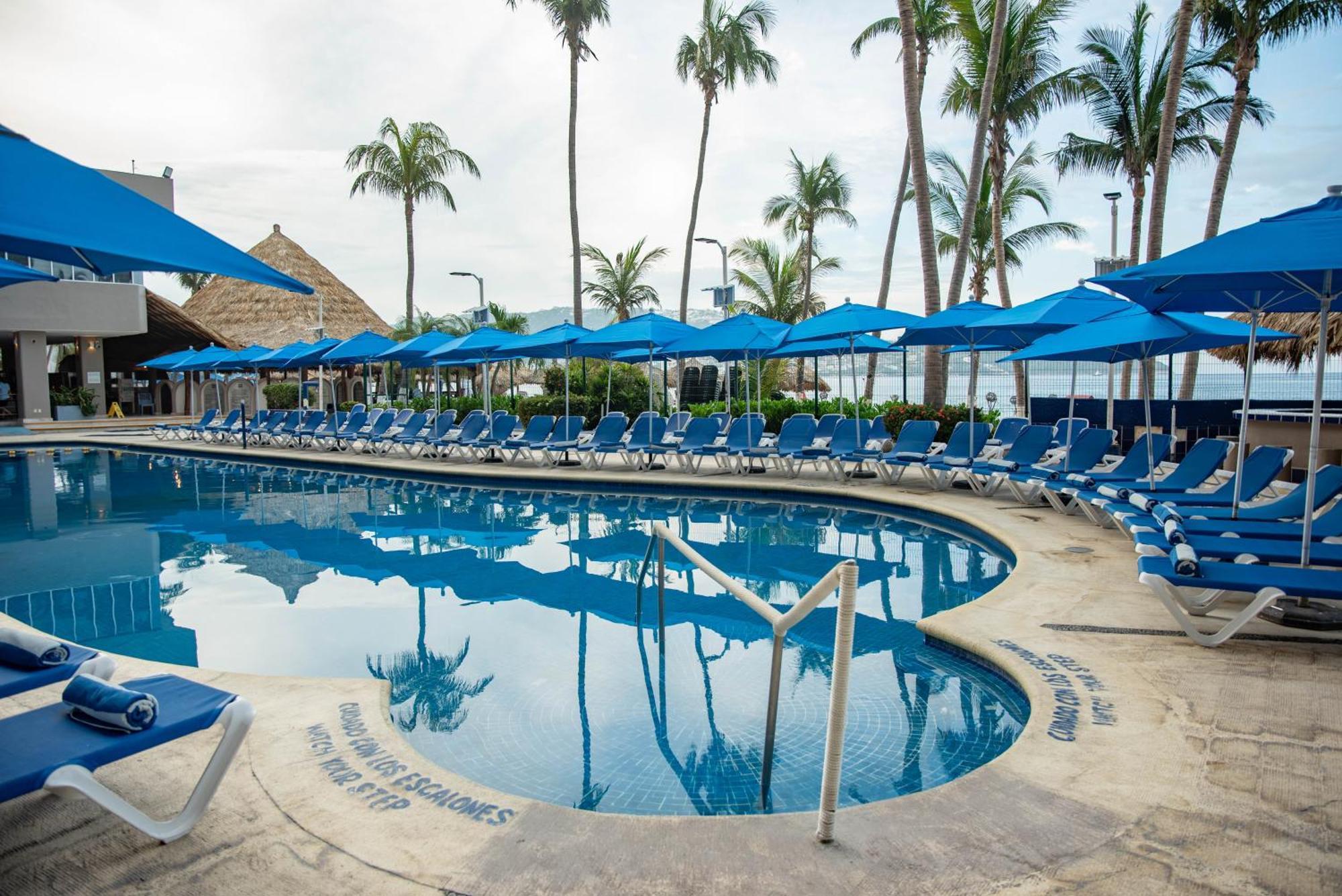 Ritz Acapulco All Inclusive エクステリア 写真 Pool at the Hilton San Diego Bay