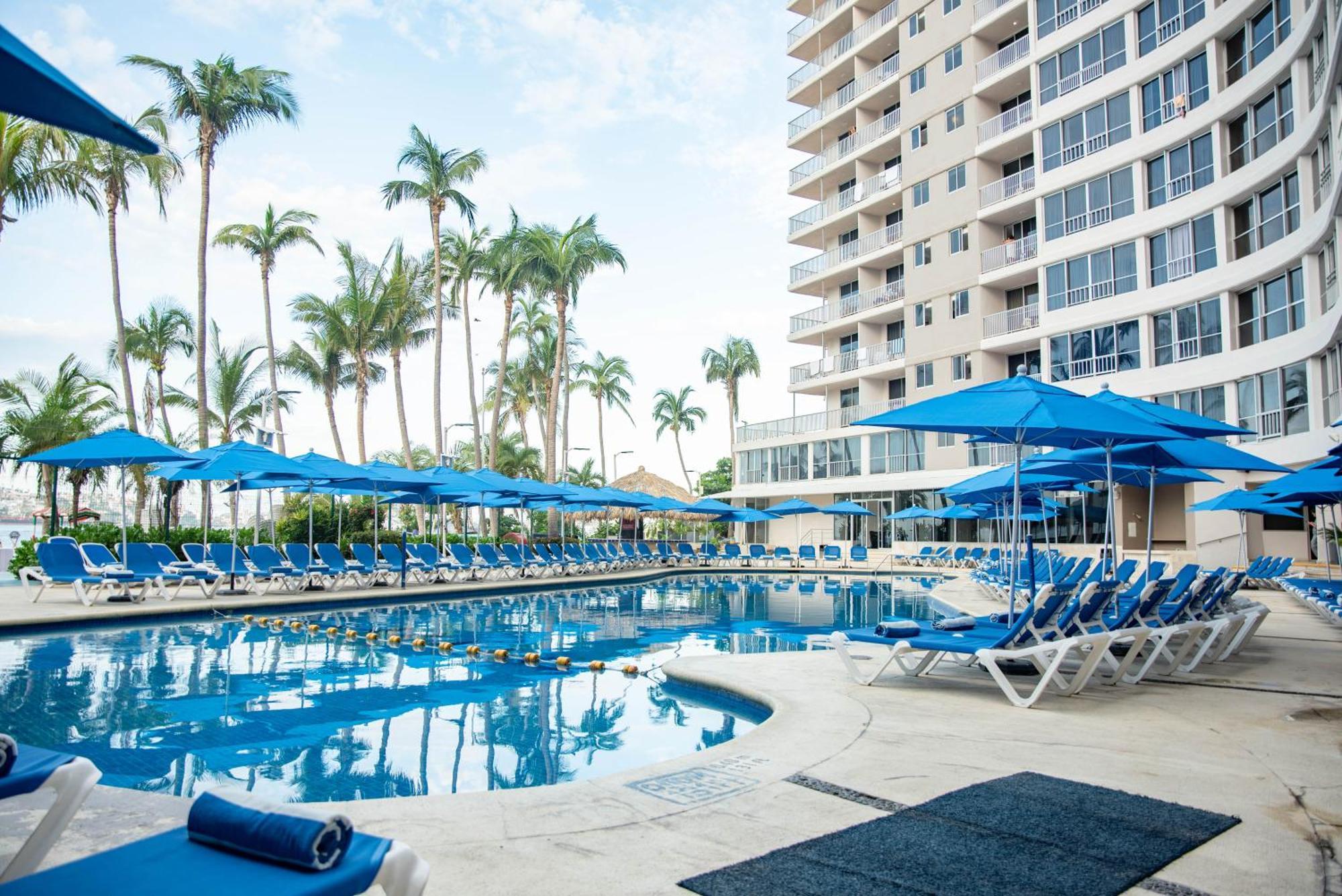 Ritz Acapulco All Inclusive エクステリア 写真 Pool at the Hilton Los Cabos