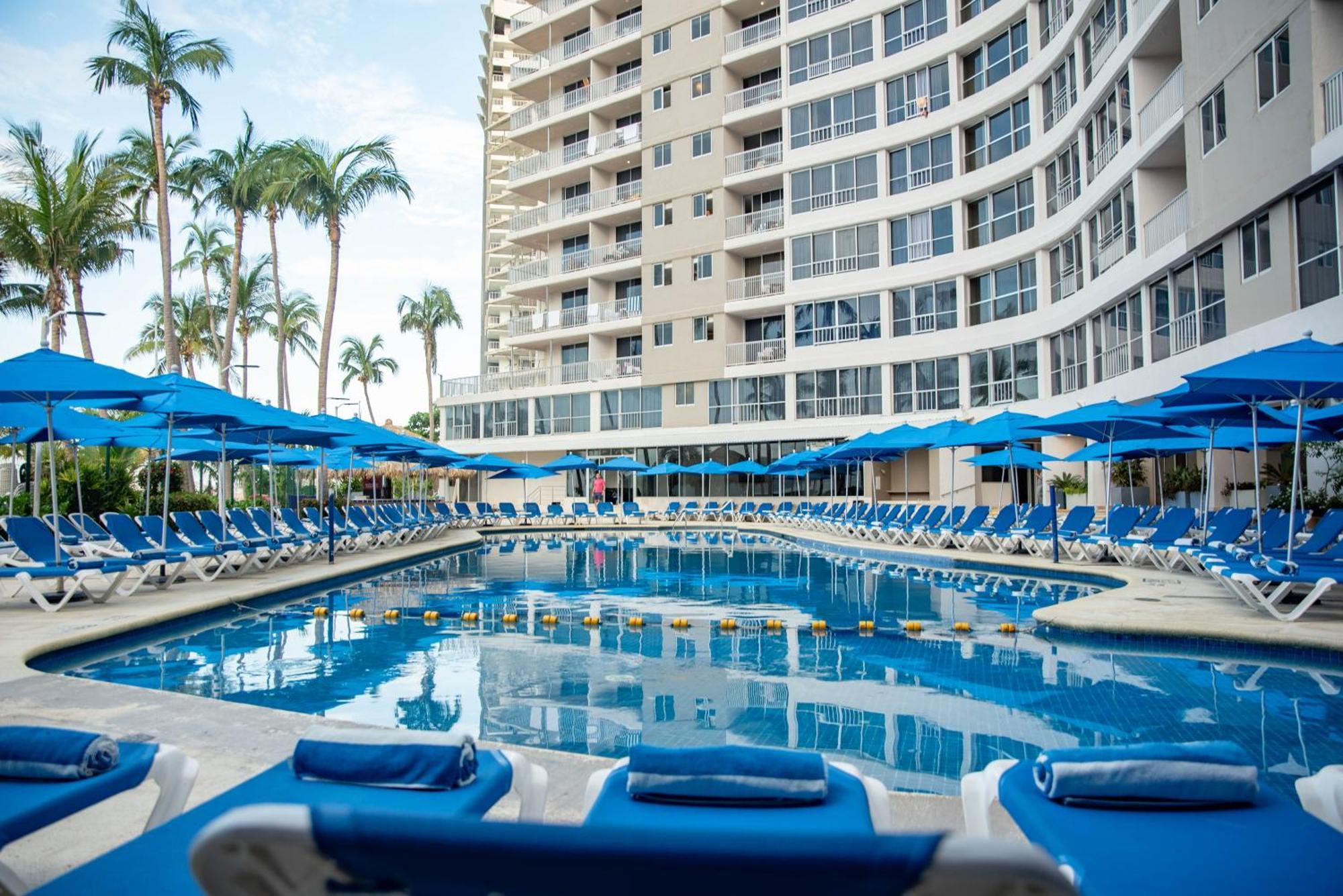 Ritz Acapulco All Inclusive エクステリア 写真 The pool at the Royal Hawaiian Hotel