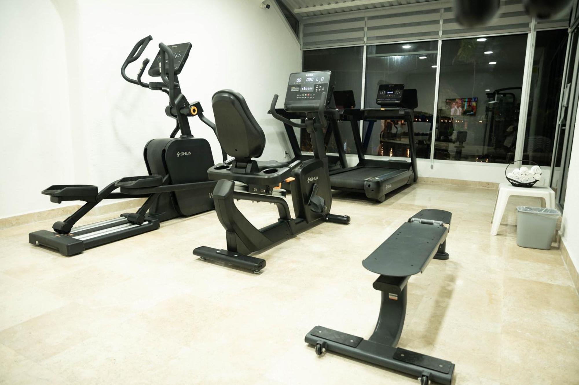 Ritz Acapulco All Inclusive エクステリア 写真 Elliptical trainer