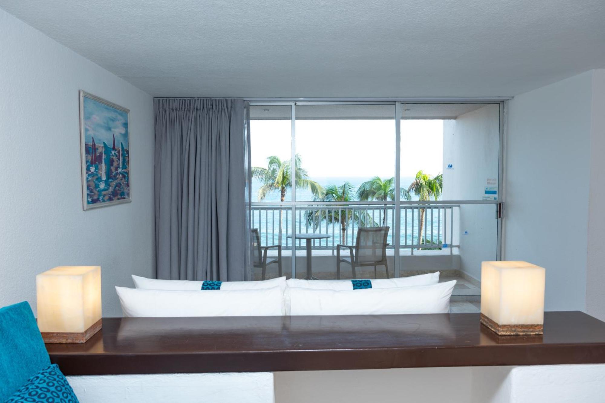 Ritz Acapulco All Inclusive エクステリア 写真 A room at the Hilton San Diego Bayfront