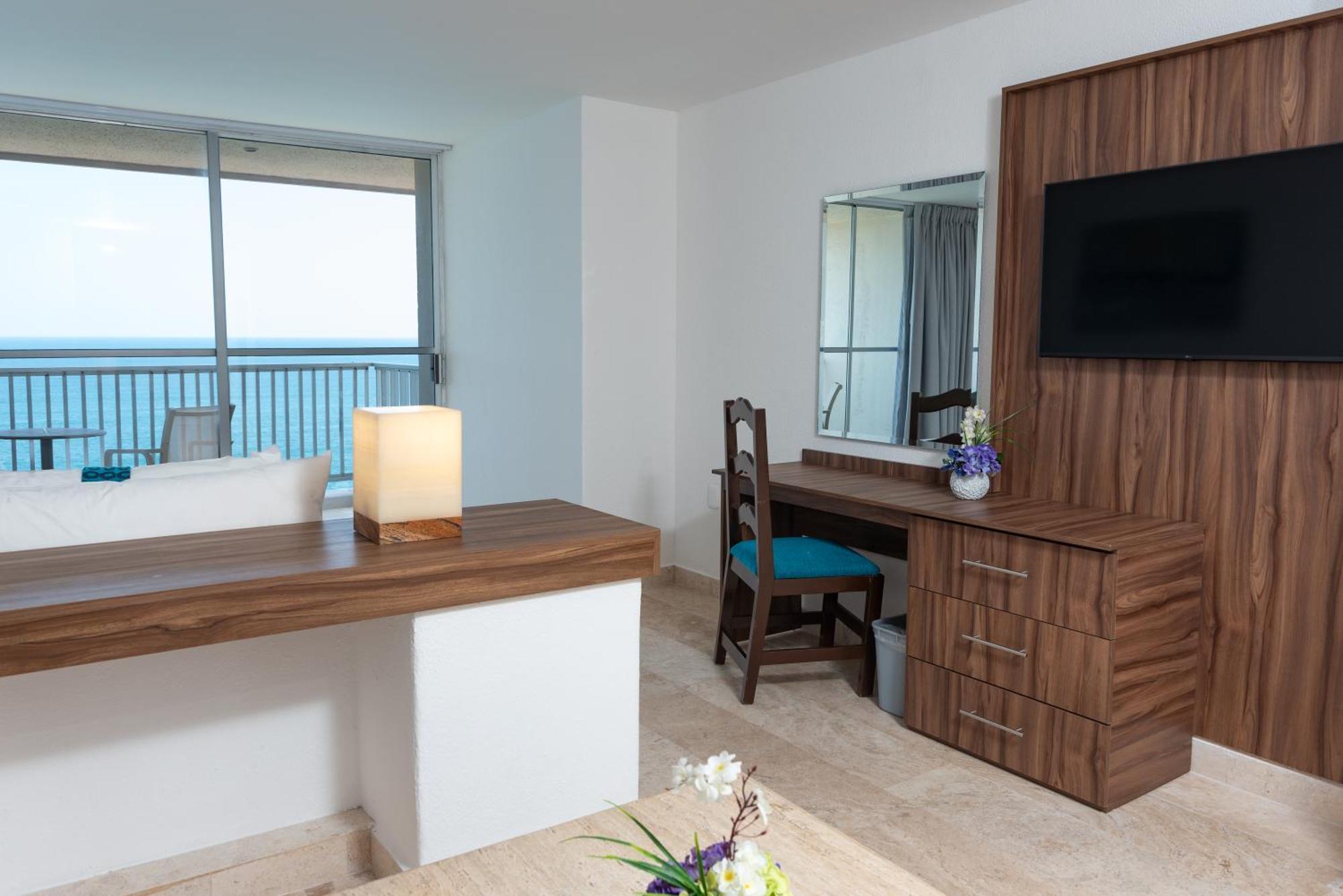 Ritz Acapulco All Inclusive エクステリア 写真 A room at the hotel