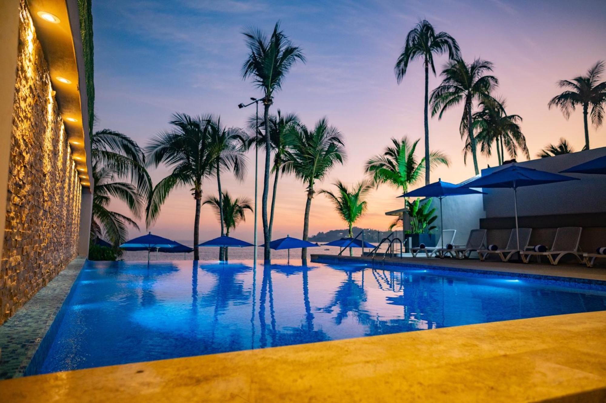 Ritz Acapulco All Inclusive エクステリア 写真 Infinity pool at the hotel