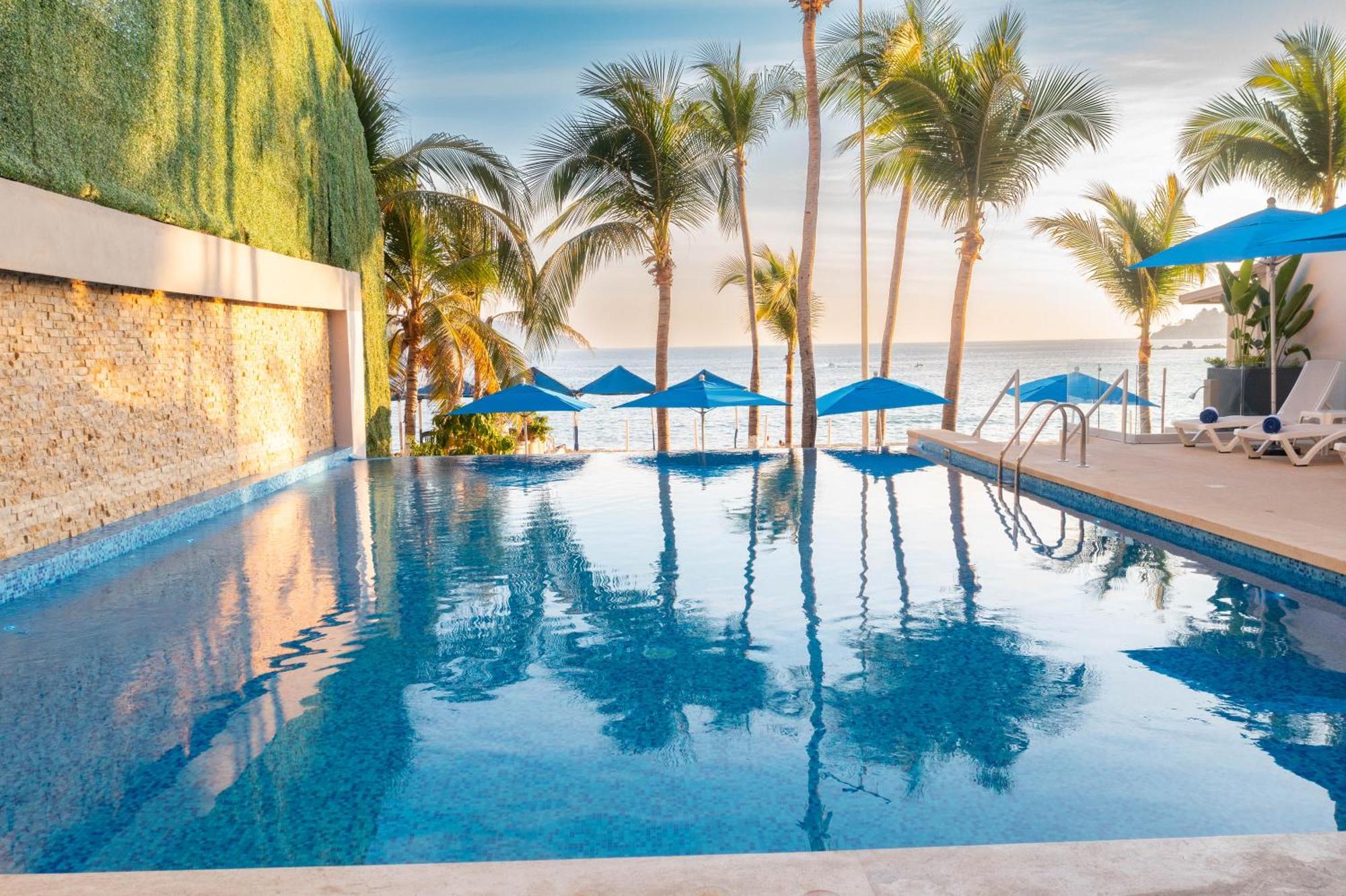 Ritz Acapulco All Inclusive エクステリア 写真 Infinity pool at the beach