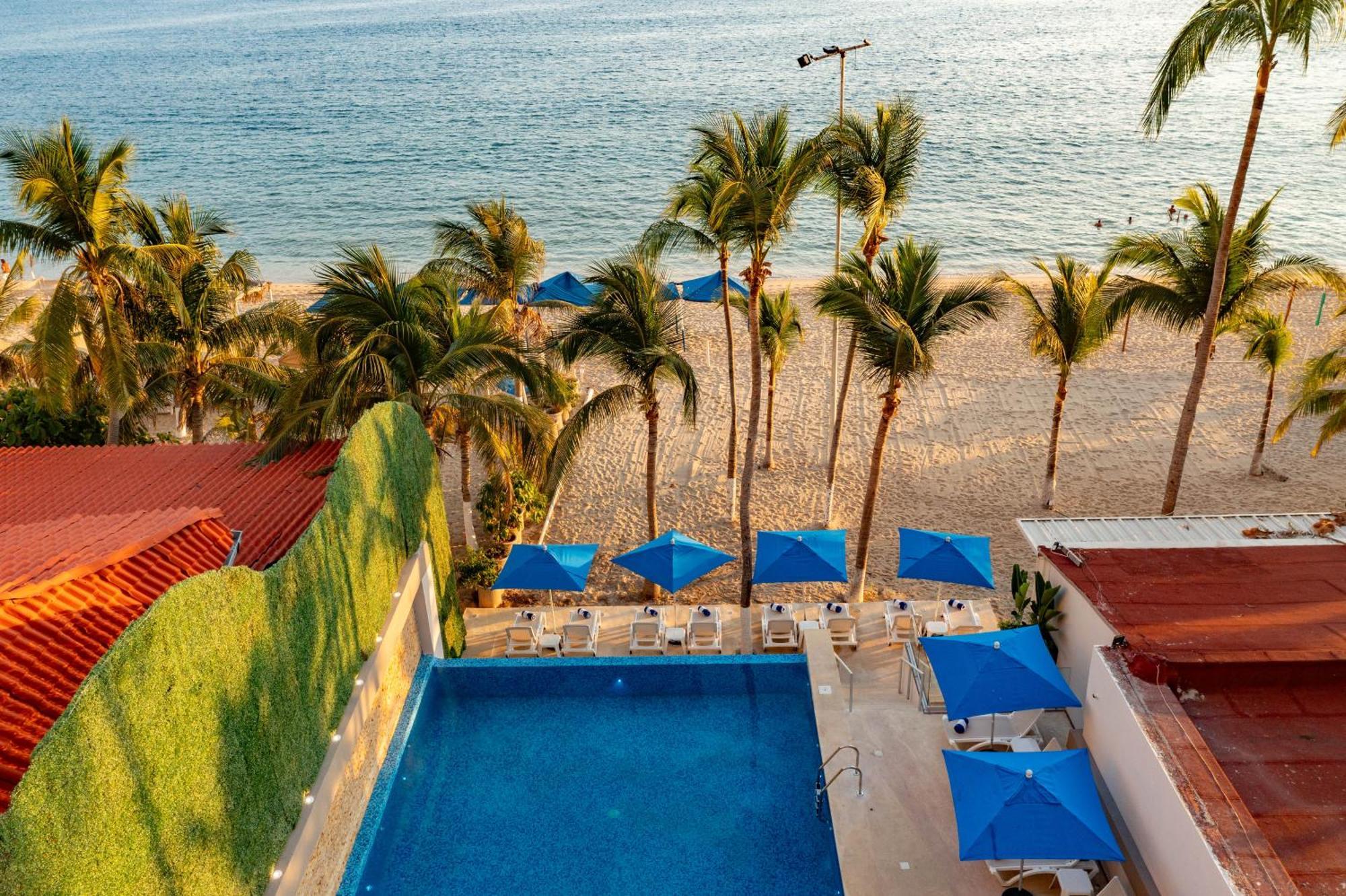Ritz Acapulco All Inclusive エクステリア 写真 View of the beach from the hotel
