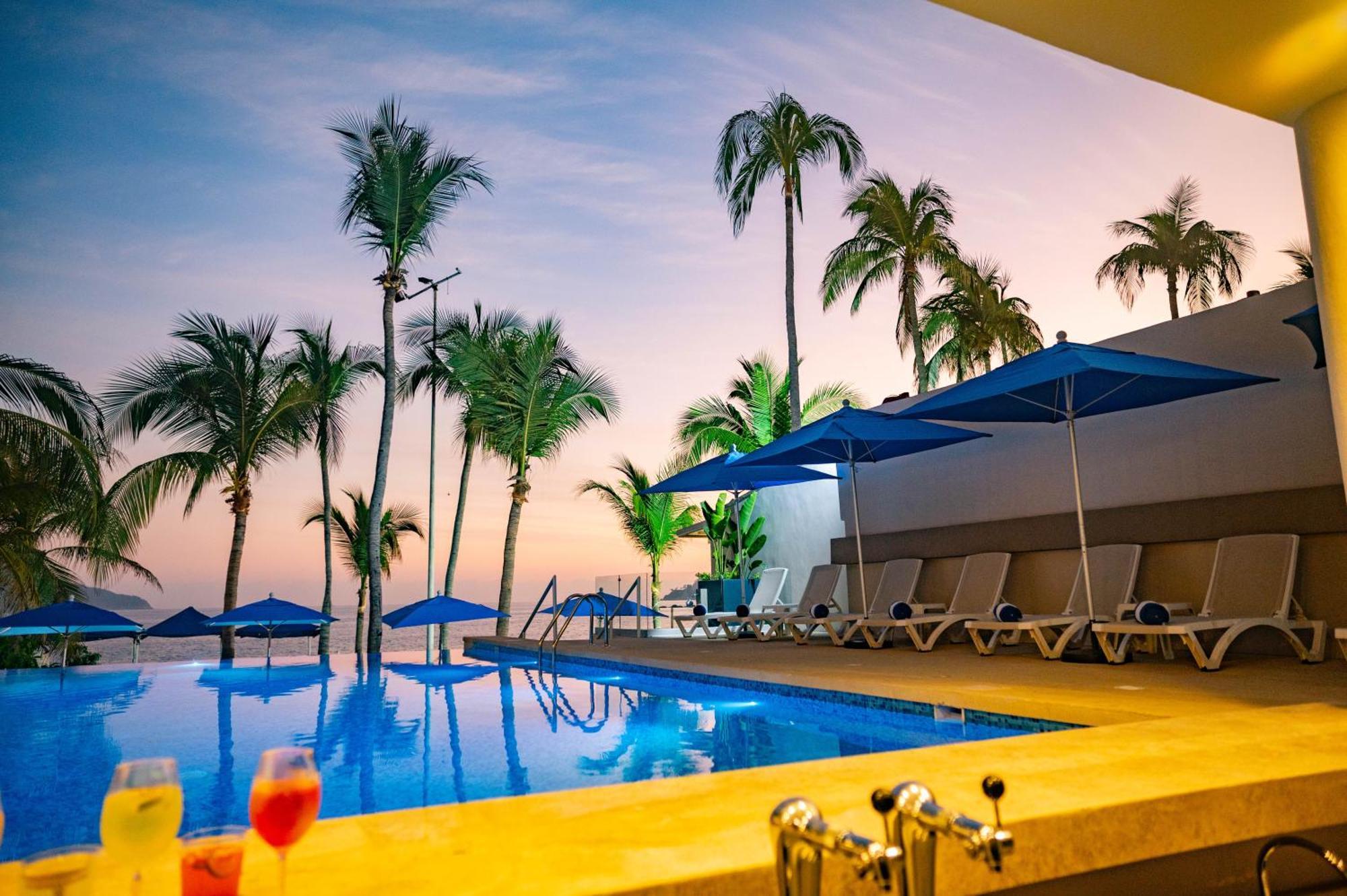 Ritz Acapulco All Inclusive エクステリア 写真 The swimming pool at the hotel